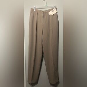 NWT Jones New York Essential pleated beige pants size 10.